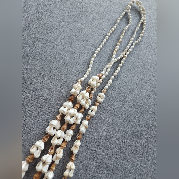 6 Hawaiian Necklaces - Picture 5 of 9